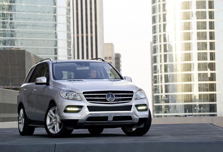  Mercedes-Benz ML-Class 2012 года  (фото 1 из 188)
